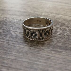 Silver Floral Pattern Ring